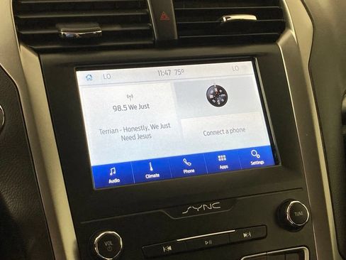 Used 2020 Ford Fusion SE FWD image 4
