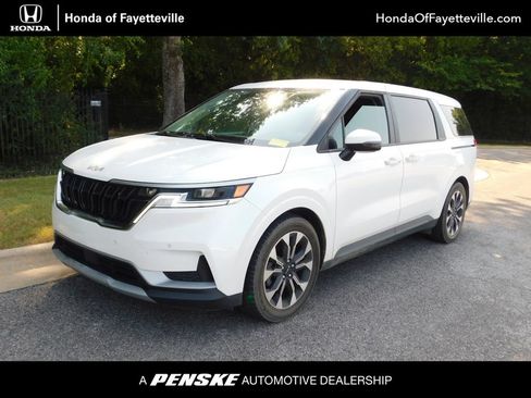 Used 2022 Kia Carnival EX FWD image 1