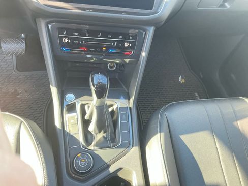 Used 2023 Volkswagen Tiguan SE w/ Panoramic Sunroof Package image 23