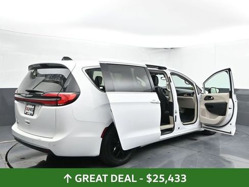 Used 2024 Chrysler Pacifica Touring-L FWD image 60