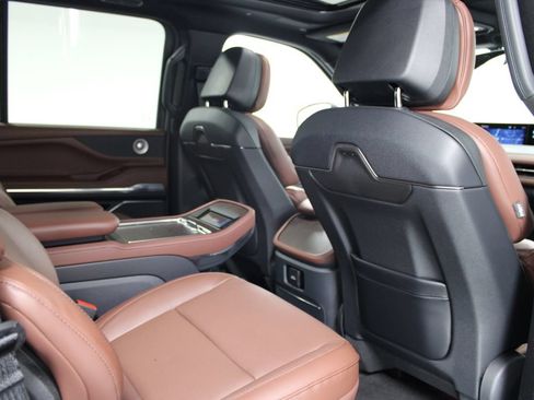 New 2026 Lincoln Navigator Reserve AWD/4WD image 35
