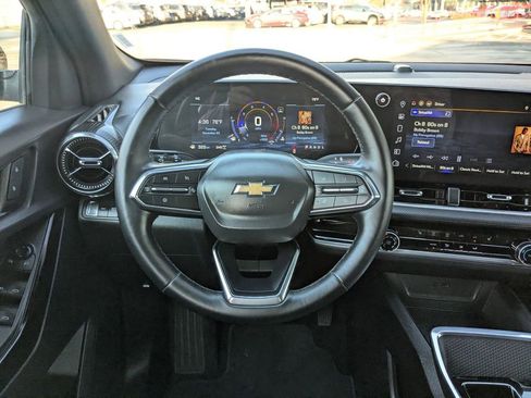 Used 2025 Chevrolet Equinox LT image 16