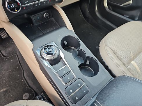 Used 2020 Ford Escape Titanium AWD/4WD image 28