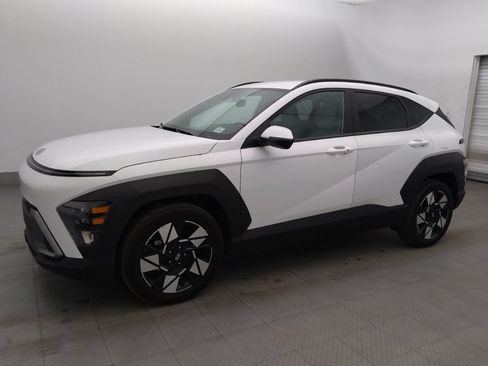 Used 2025 Hyundai Kona SEL FWD image 2