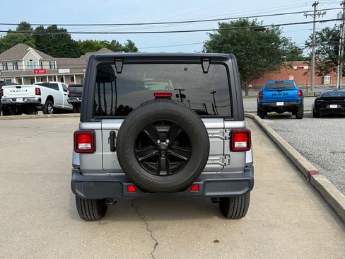 Used 2020 Jeep Wrangler Unlimited Sahara AWD/4WD image 7