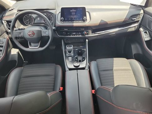 Used 2025 Nissan Rogue SV AWD/4WD image 13