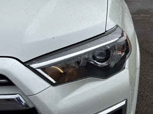 Used 2022 Toyota 4Runner Limited AWD/4WD image 10