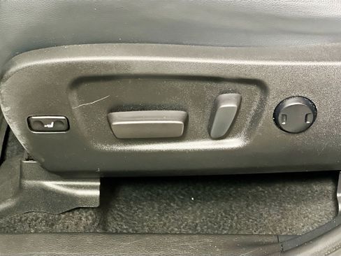 Used 2019 Toyota Highlander XLE FWD image 15