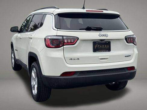 Used 2018 Jeep Compass Latitude w/ Popular Equipment Group AWD/4WD image 3