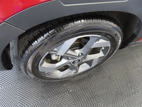 Used 2025 Hyundai Venue SEL FWD image 8