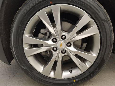 Used 2020 Chevrolet Trax LT w/ Sun & Sound Package FWD image 31