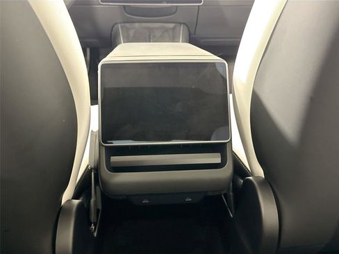 Used 2026 Tesla Model Y Long Range image 39