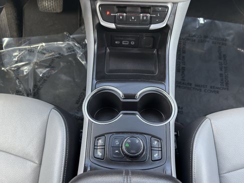 Used 2024 GMC Terrain SLT w/ Infotainment Package II image 34