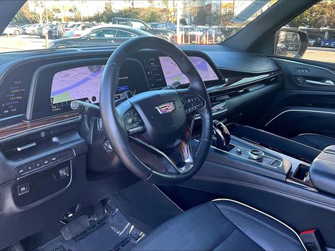 Used 2024 Cadillac Escalade ESV Premium Luxury image 13