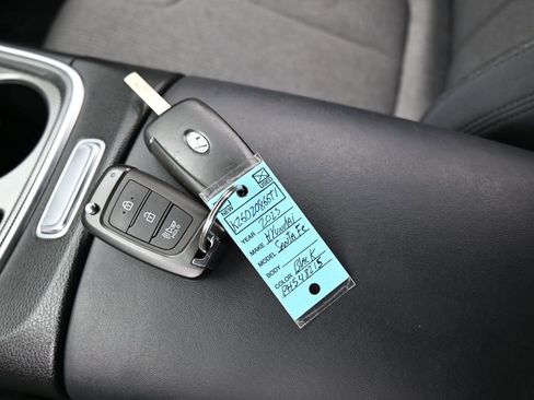 Used 2023 Hyundai Santa Fe SE image 18