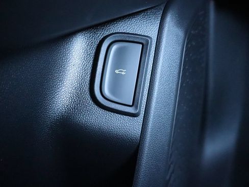 New 2027 Chevrolet Equinox LT w/ Convenience Package II FWD image 18