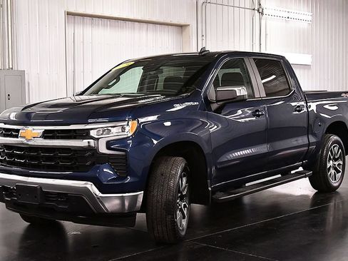 Used 2023 Chevrolet Silverado 1500 LT AWD/4WD image 3