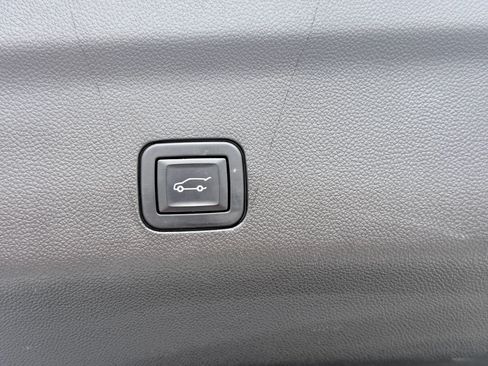 Used 2022 GMC Yukon AT4 w/ Technology Package AWD/4WD image 11