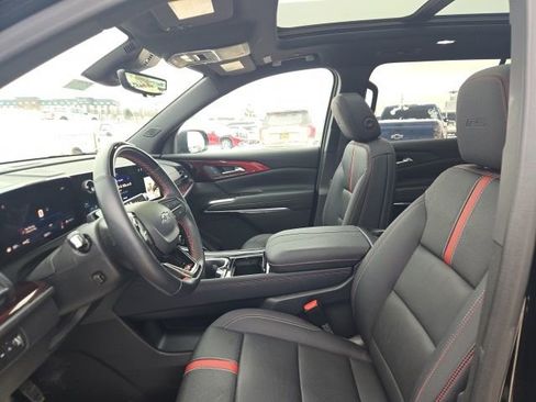 Used 2025 Chevrolet Traverse RS image 18