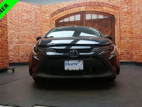 Used 2020 Toyota Corolla LE image 2