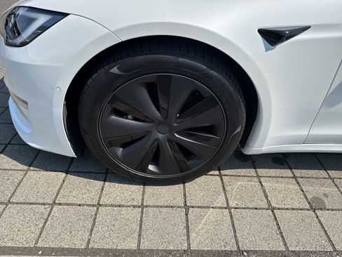 Used 2022 Tesla Model S AWD/4WD image 11
