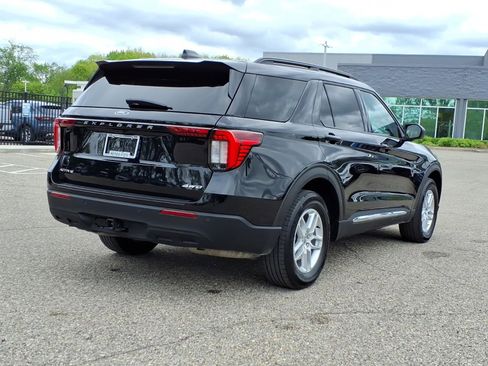 Used 2025 Ford Explorer Active AWD/4WD image 7