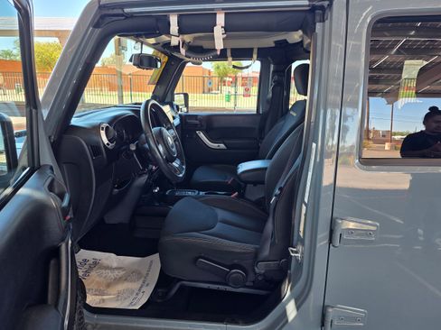 Used 2014 Jeep Wrangler Unlimited Sahara w/ Connectivity Group AWD/4WD image 13