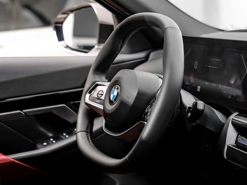 Used 2025 BMW 530i RWD image 21
