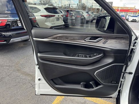 Used 2021 Jeep Grand Cherokee L Limited w/ Luxury Tech Group II image 14