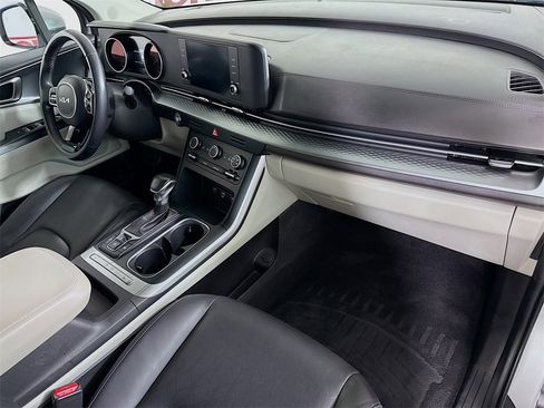 Used 2023 Kia Carnival LX image 33