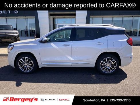 Used 2023 GMC Terrain Denali w/ Denali Premium Package AWD/4WD image 2