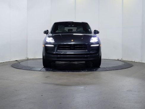 Certified 2025 Porsche Macan image 10