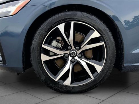Used 2025 Volvo S60 B5 Plus FWD image 11