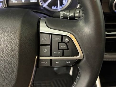 Used 2022 Toyota Highlander XLE FWD image 20
