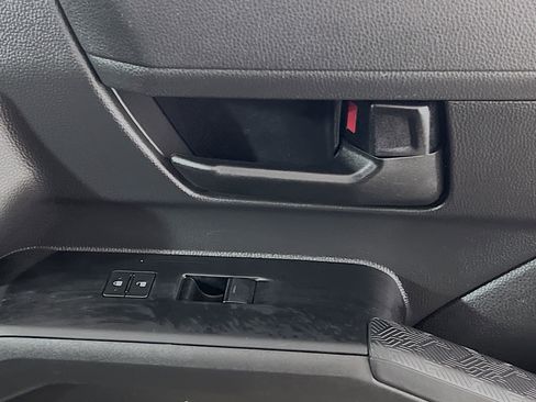 Used 2025 Toyota Tacoma SR5 image 31