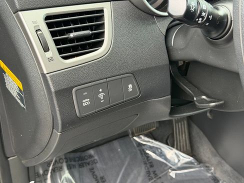 Used 2013 Hyundai Elantra FWD image 13