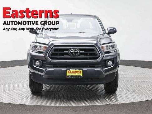 Used 2020 Toyota Tacoma SR5 AWD/4WD image 2