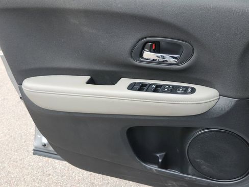 Used 2020 Honda HR-V LX image 6