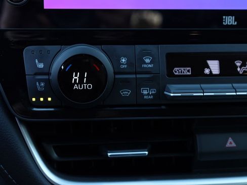 Used 2025 Toyota Grand Highlander FWD image 30