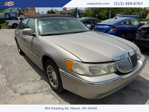 Used 2000 Lincoln Town Car Executive RWD image 1