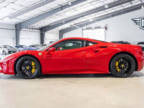 Used 2018 Ferrari 488 GTB RWD image 3