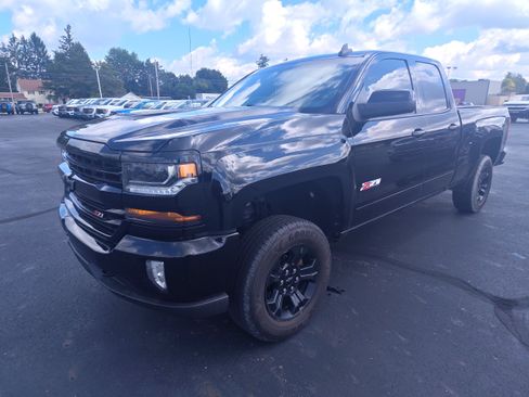 Used 2018 Chevrolet Silverado 1500 LT w/ Midnight Edition AWD/4WD image 3