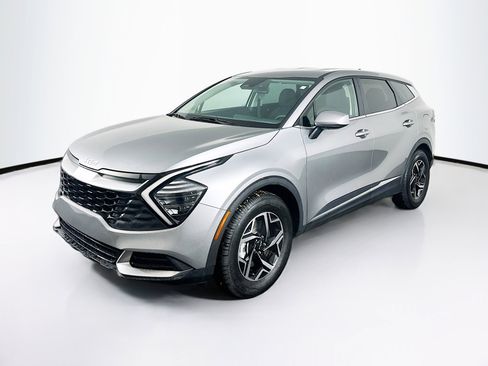 Used 2024 Kia Sportage LX image 3