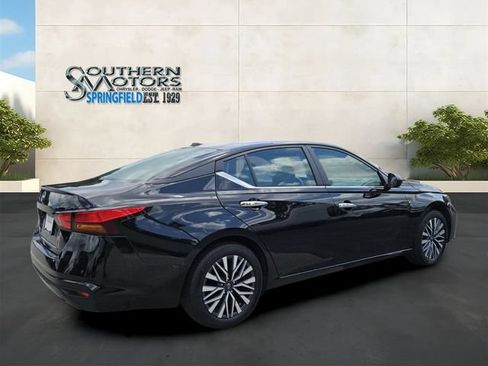 Used 2025 Nissan Altima 2.5 SV FWD image 5