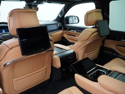 Certified 2025 Jeep Grand Wagoneer Series III w/ Rear Seat Video Group 1 AWD/4WD image 24