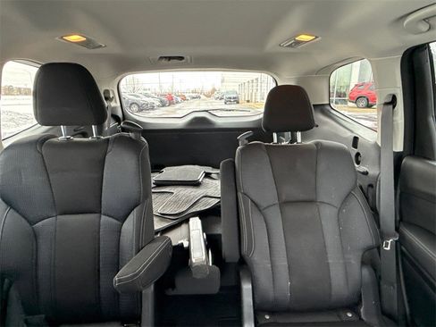 Used 2021 Subaru Ascent Premium w/ Convenience Package image 17