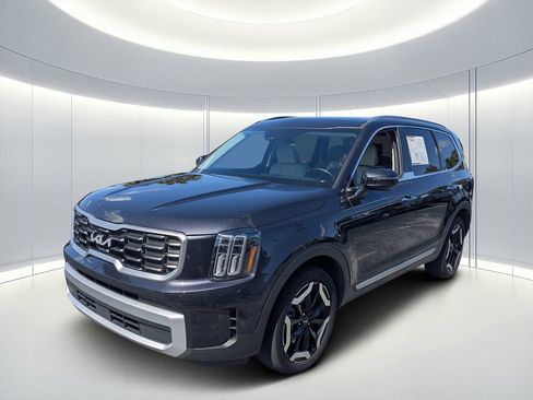 Used 2025 Kia Telluride S image 7