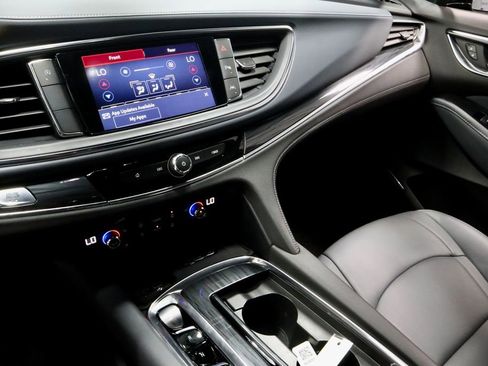 Used 2023 Buick Enclave Essence FWD image 31