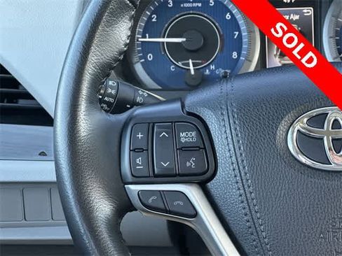 Used 2020 Toyota Sienna XLE image 9