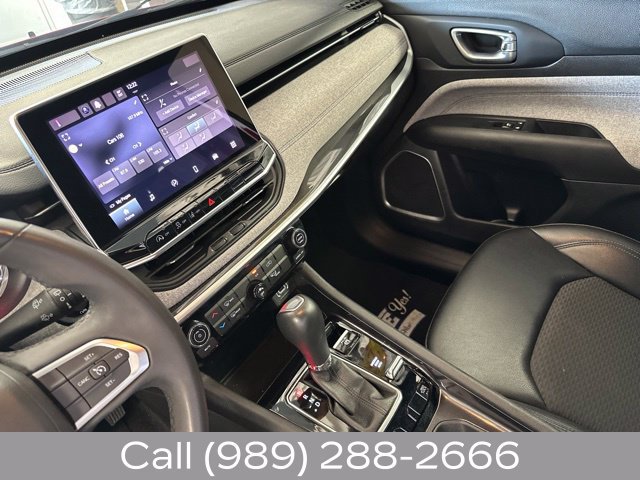 Used 2024 Jeep Compass Latitude AWD/4WD image 15